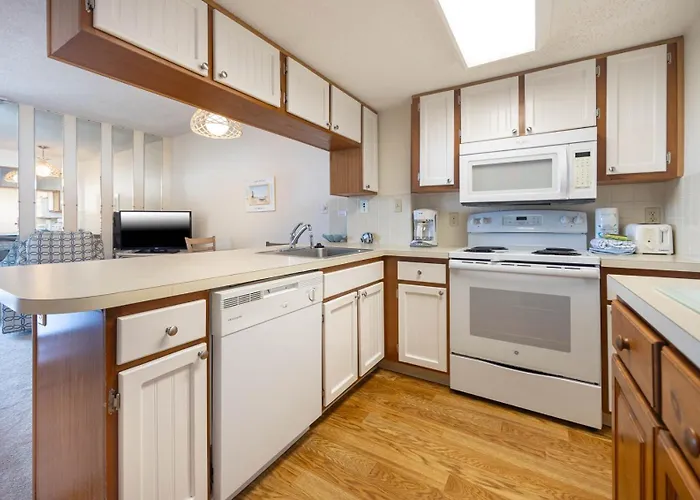 Apartment Surf & Racquet 603a